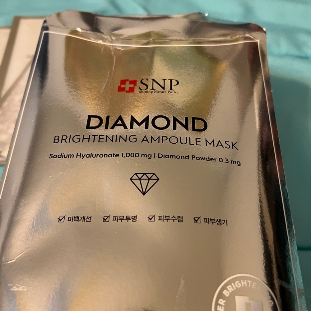 Silver Diamond Brightening Skincare Mask